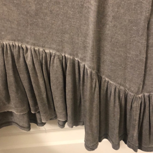 Grey tunic. Ruffled bottom - Picture 2 of 3